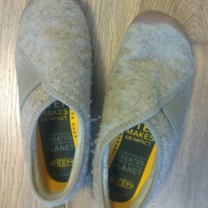 Keen howser slippers